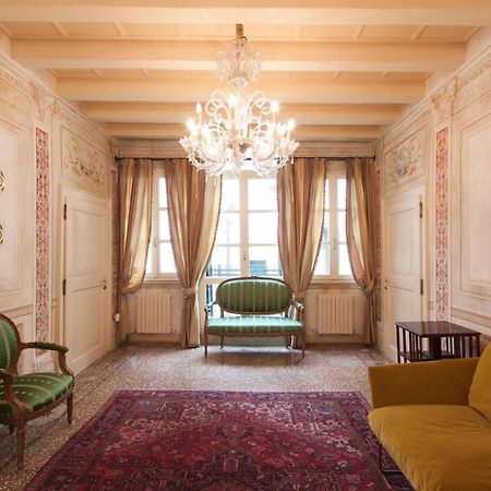 Explore Venice From A Sophisticated Hideaway In San Polo エクステリア 写真