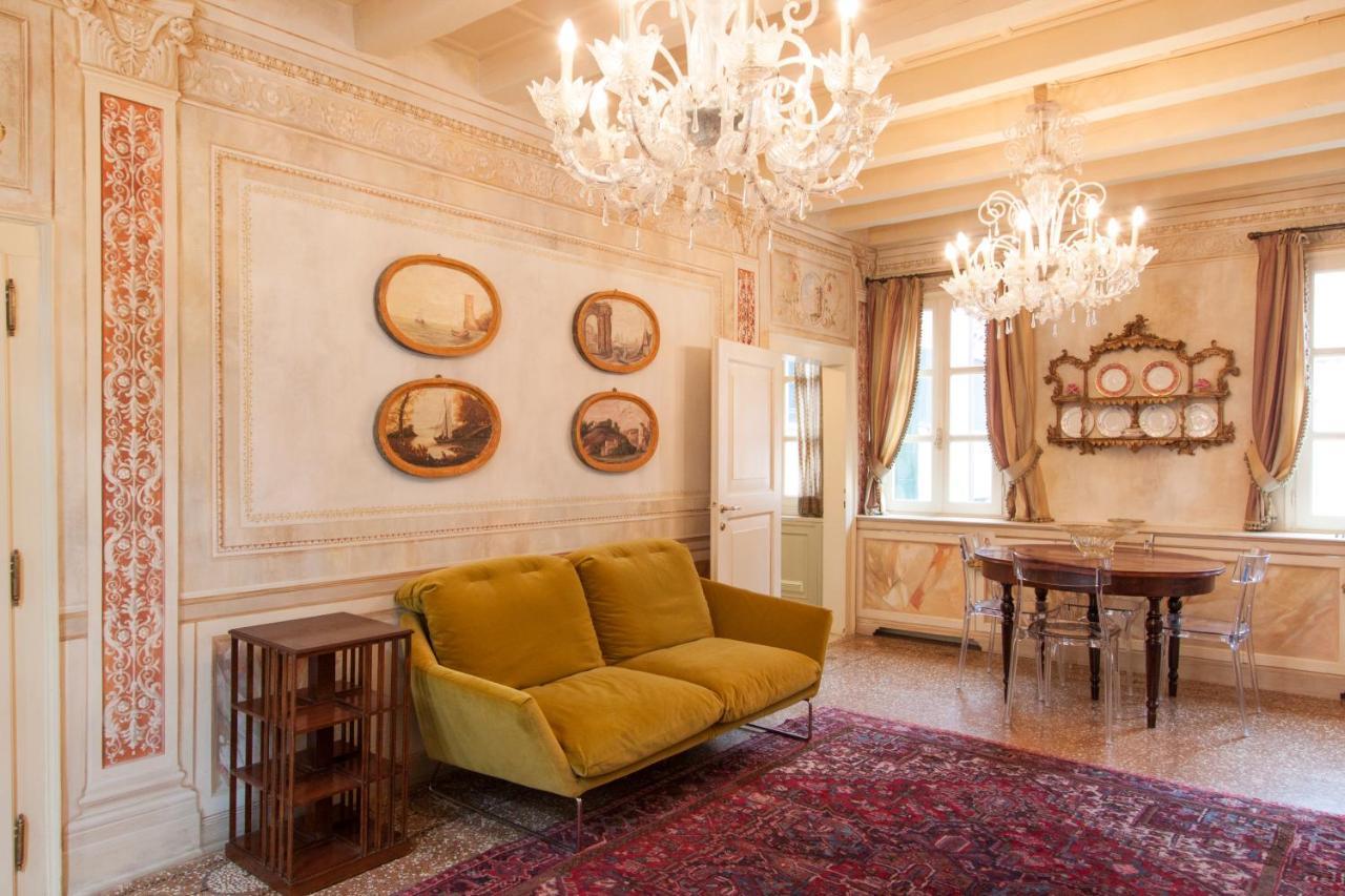 Explore Venice From A Sophisticated Hideaway In San Polo エクステリア 写真