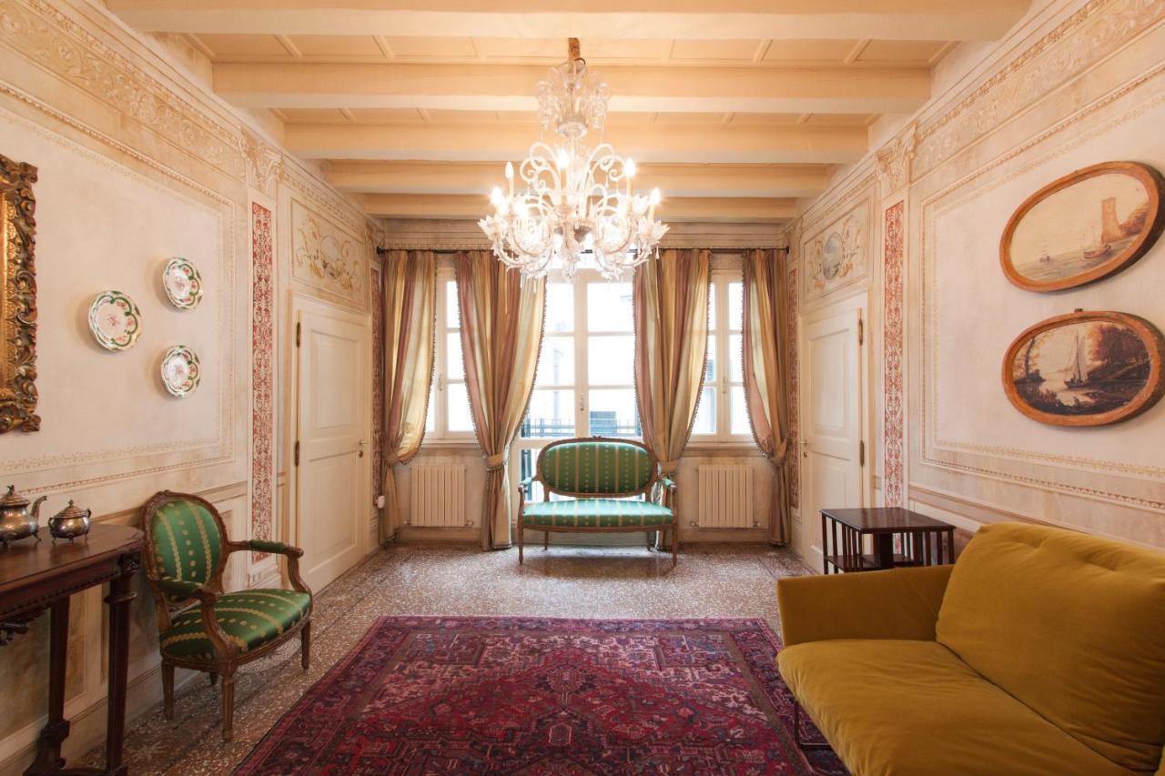 Explore Venice From A Sophisticated Hideaway In San Polo エクステリア 写真
