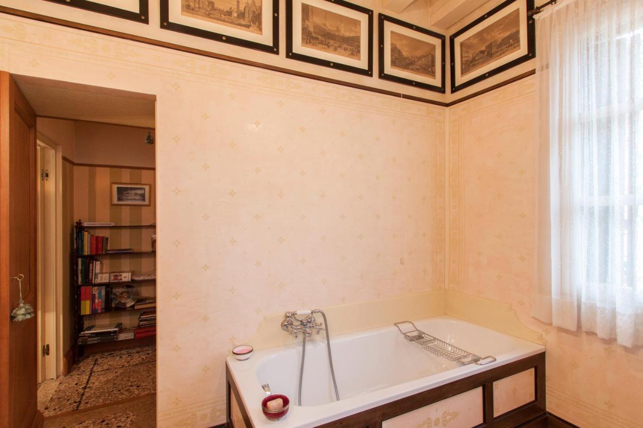 Explore Venice From A Sophisticated Hideaway In San Polo エクステリア 写真
