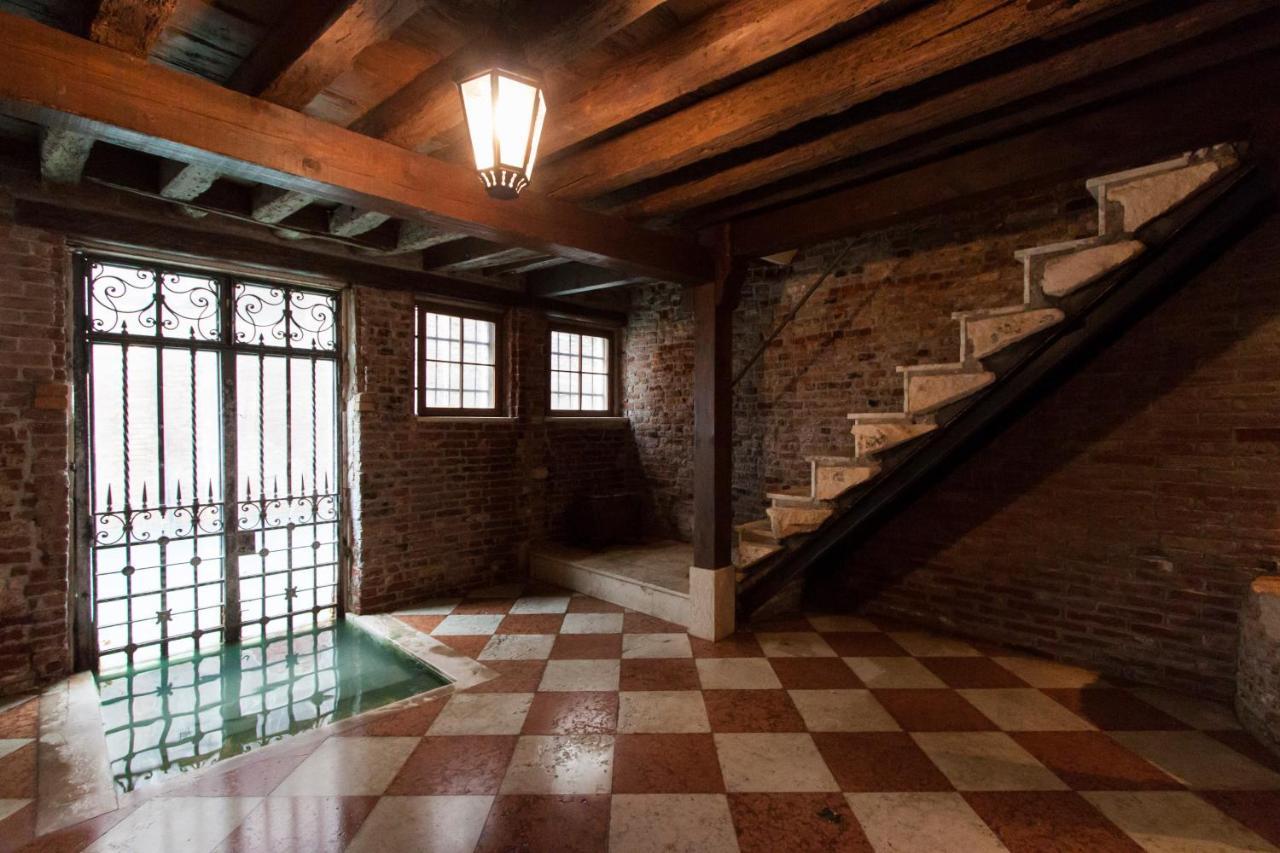 Explore Venice From A Sophisticated Hideaway In San Polo エクステリア 写真