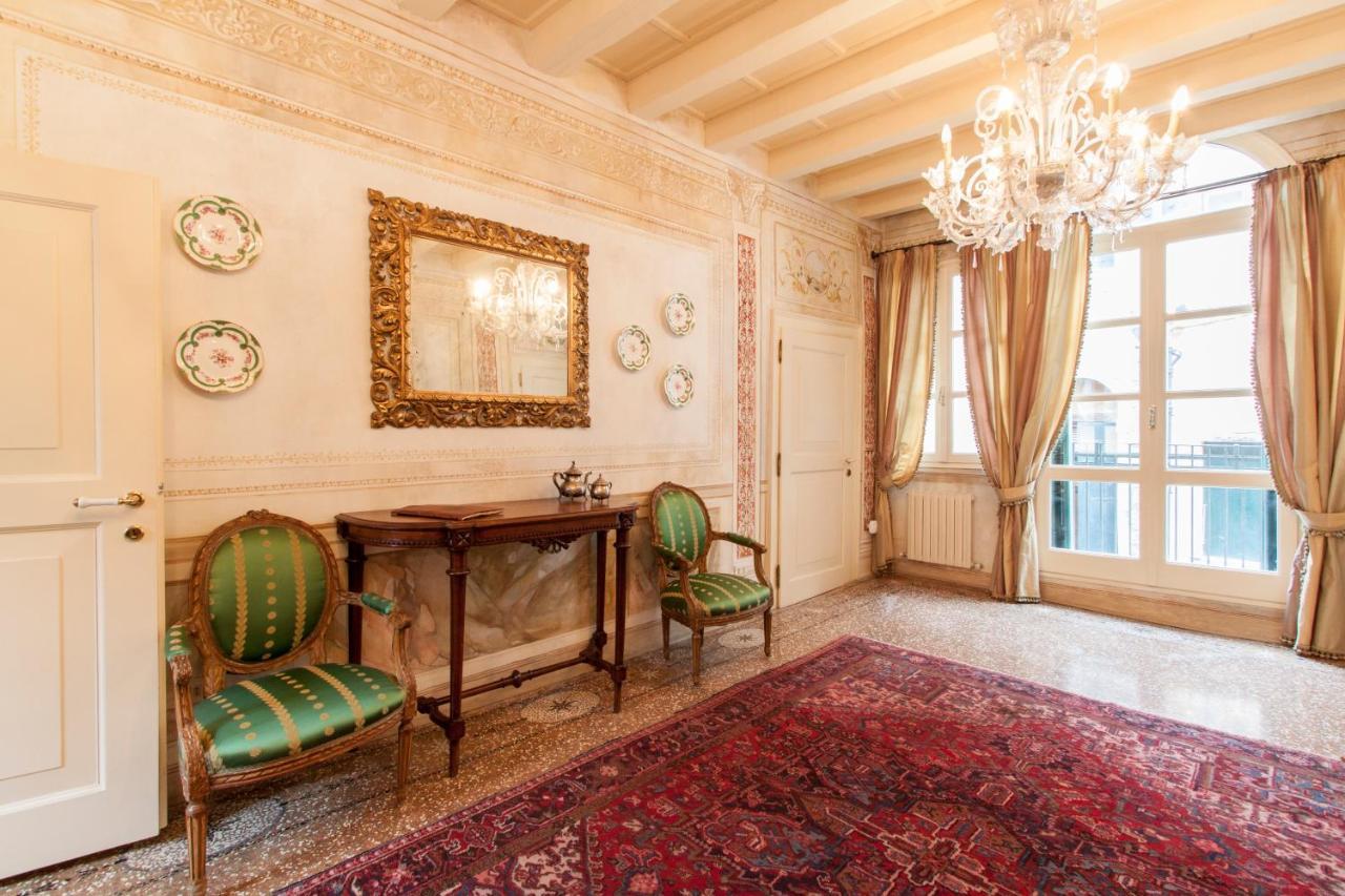 Explore Venice From A Sophisticated Hideaway In San Polo エクステリア 写真