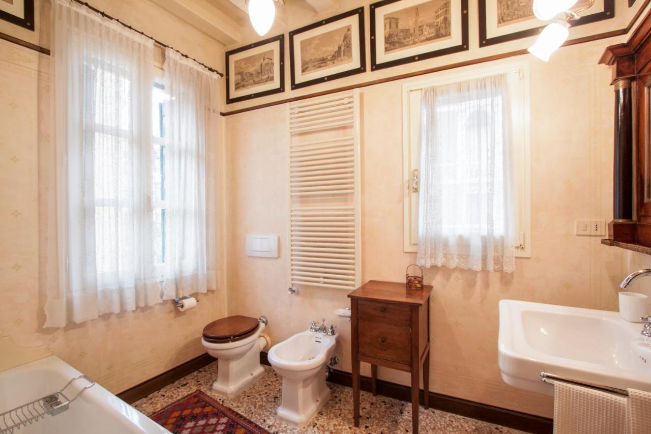 Explore Venice From A Sophisticated Hideaway In San Polo エクステリア 写真