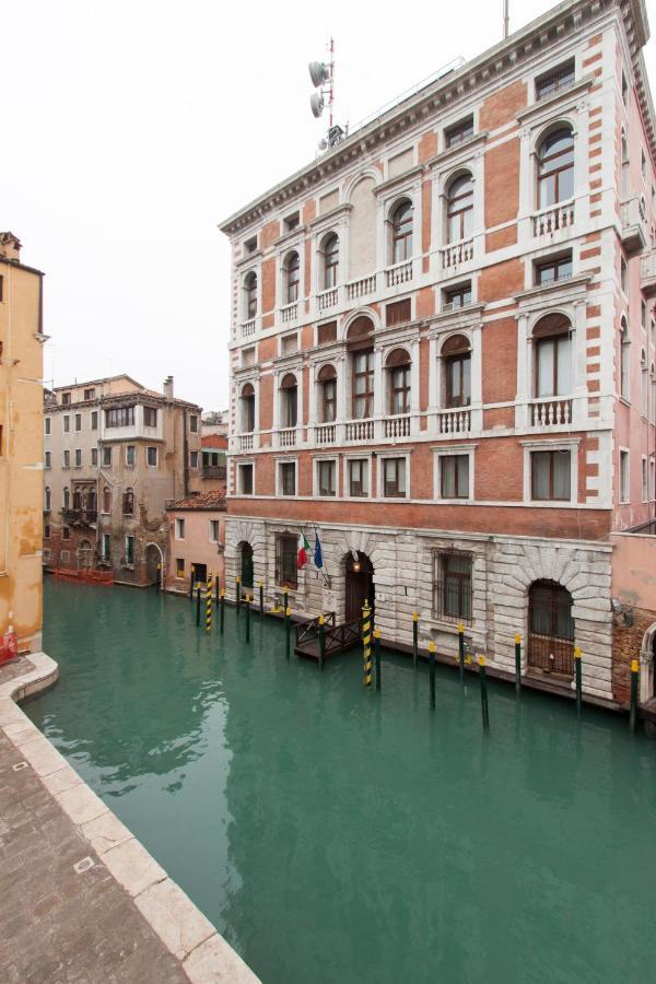 Explore Venice From A Sophisticated Hideaway In San Polo エクステリア 写真