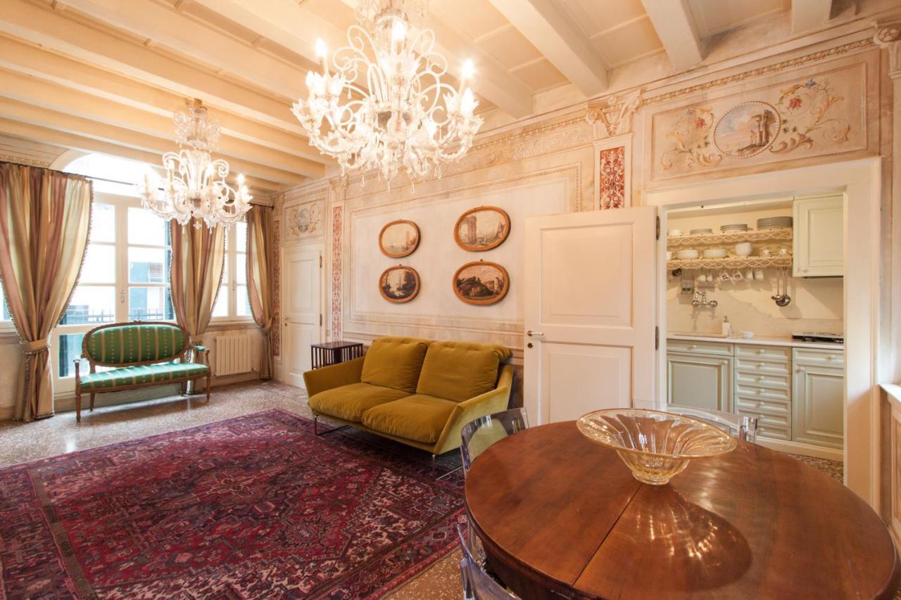 Explore Venice From A Sophisticated Hideaway In San Polo エクステリア 写真